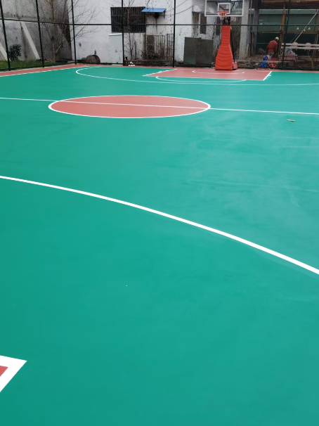 宜秀 球场长期使用易出现地面开裂